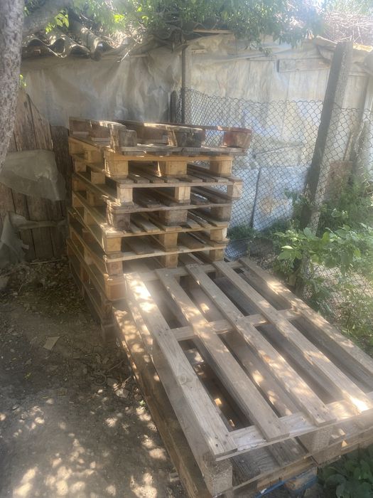 Paleti din lemn.