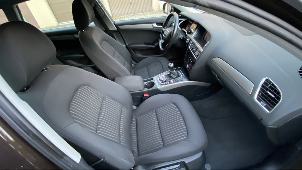 Vand Audi A4 2013 2.0tdi bixenon navigatie inc scaune carlig pdc