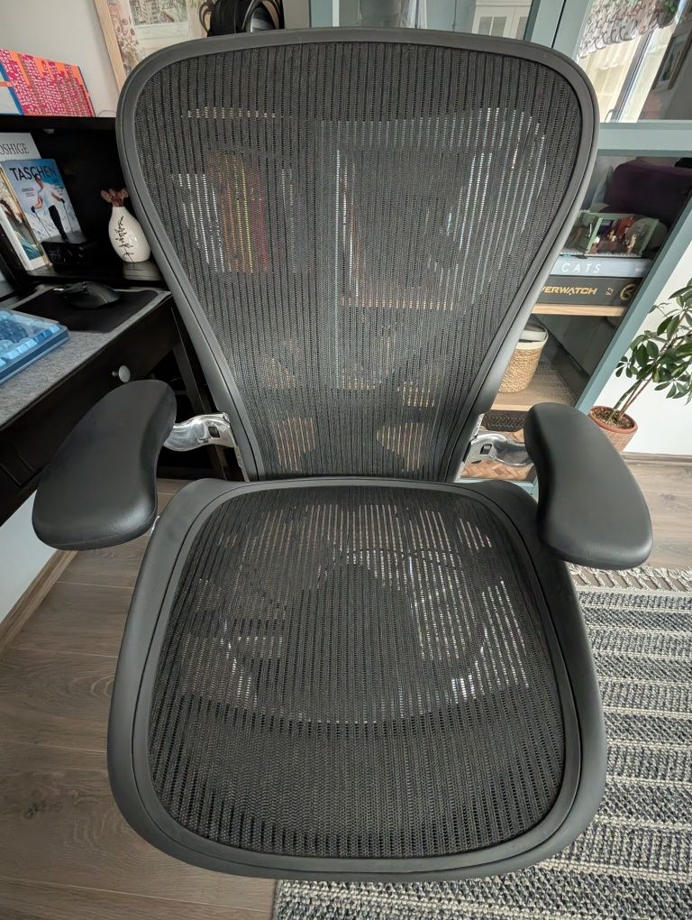 Herman Miller Aeron Classic // Размер C // Като Нов