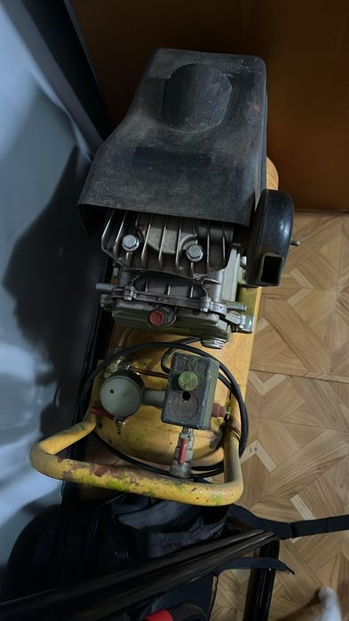 Продам компрессор