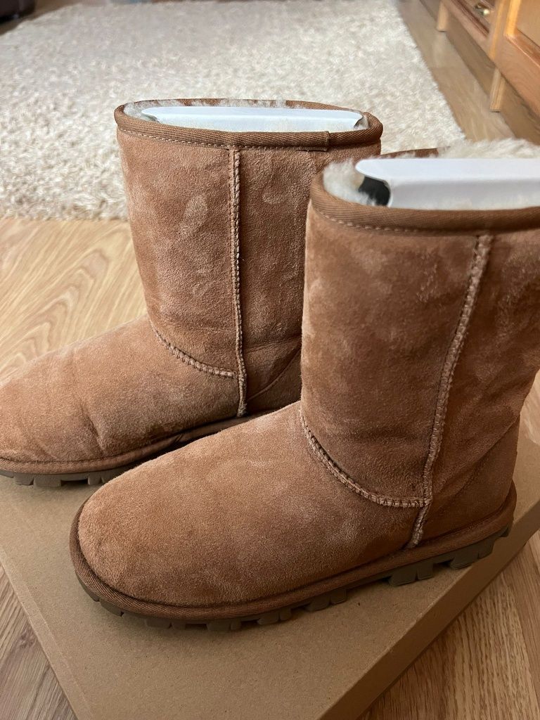 Vând cizme UGG  originale