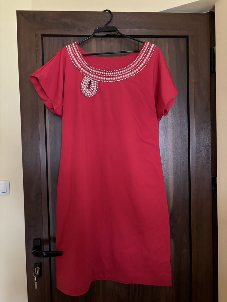 Червени дамски рокли