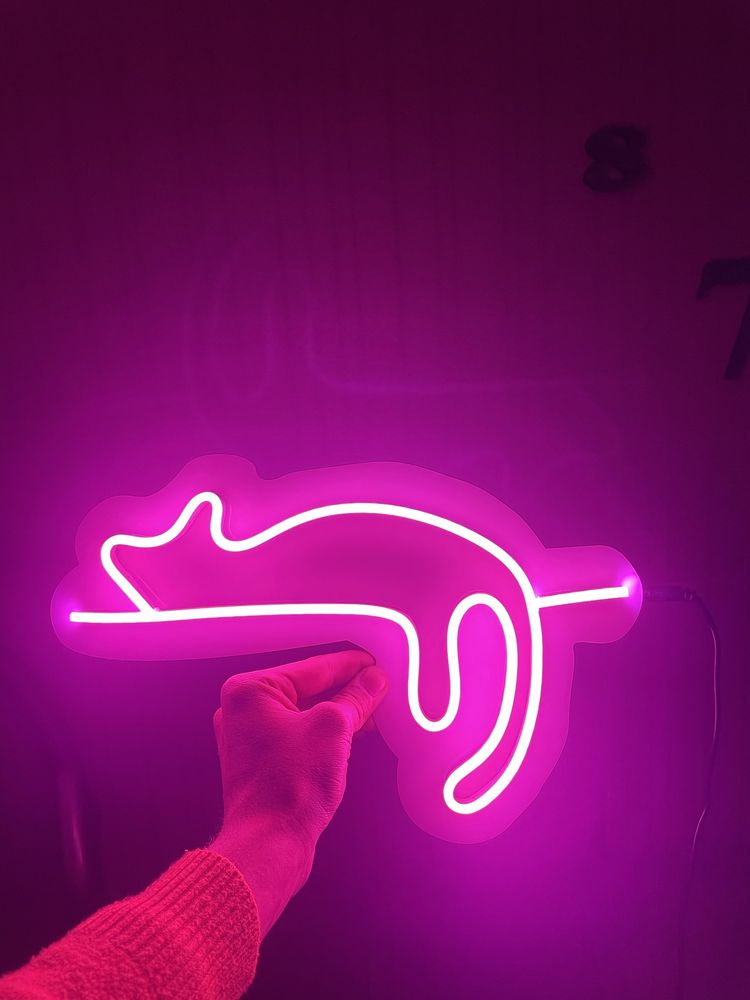 Neon mushuk кошка