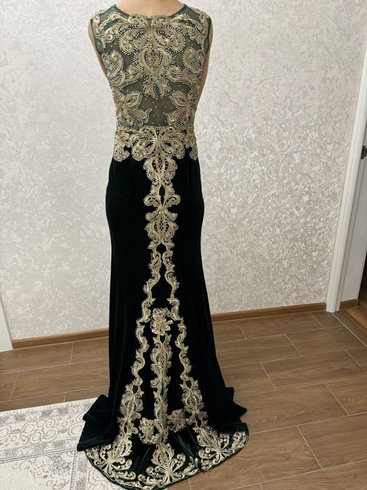 Платье вечернее