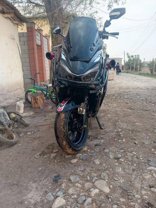 Sukuter. NEKCUC.TIGIRSotiladi. 150