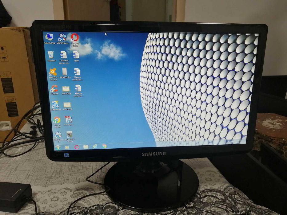 Монитор Samsung 18.5 LS19A100NS/KZ