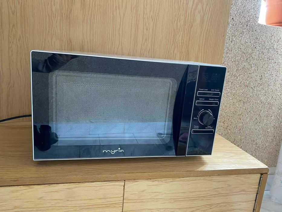 Cuptor cu microunde MYRIA