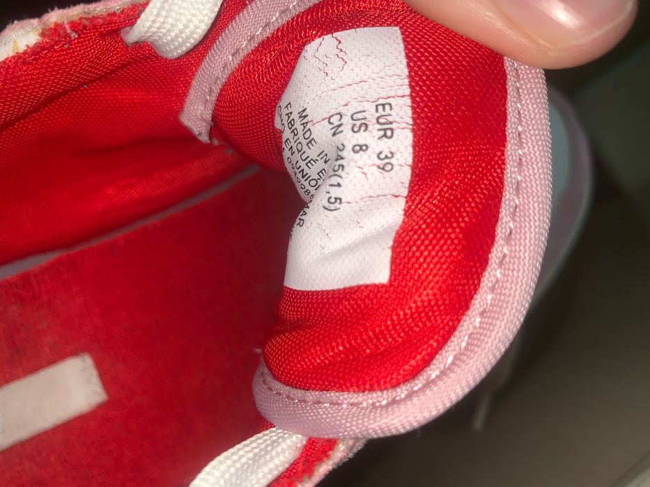 Розови гуменки с червено