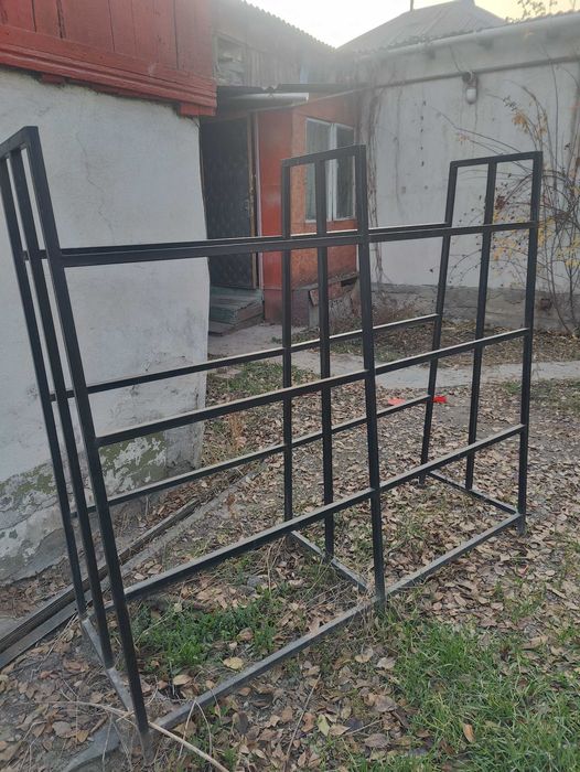 Стелажи под рассаду,также можно использовать как обычный стеллаж