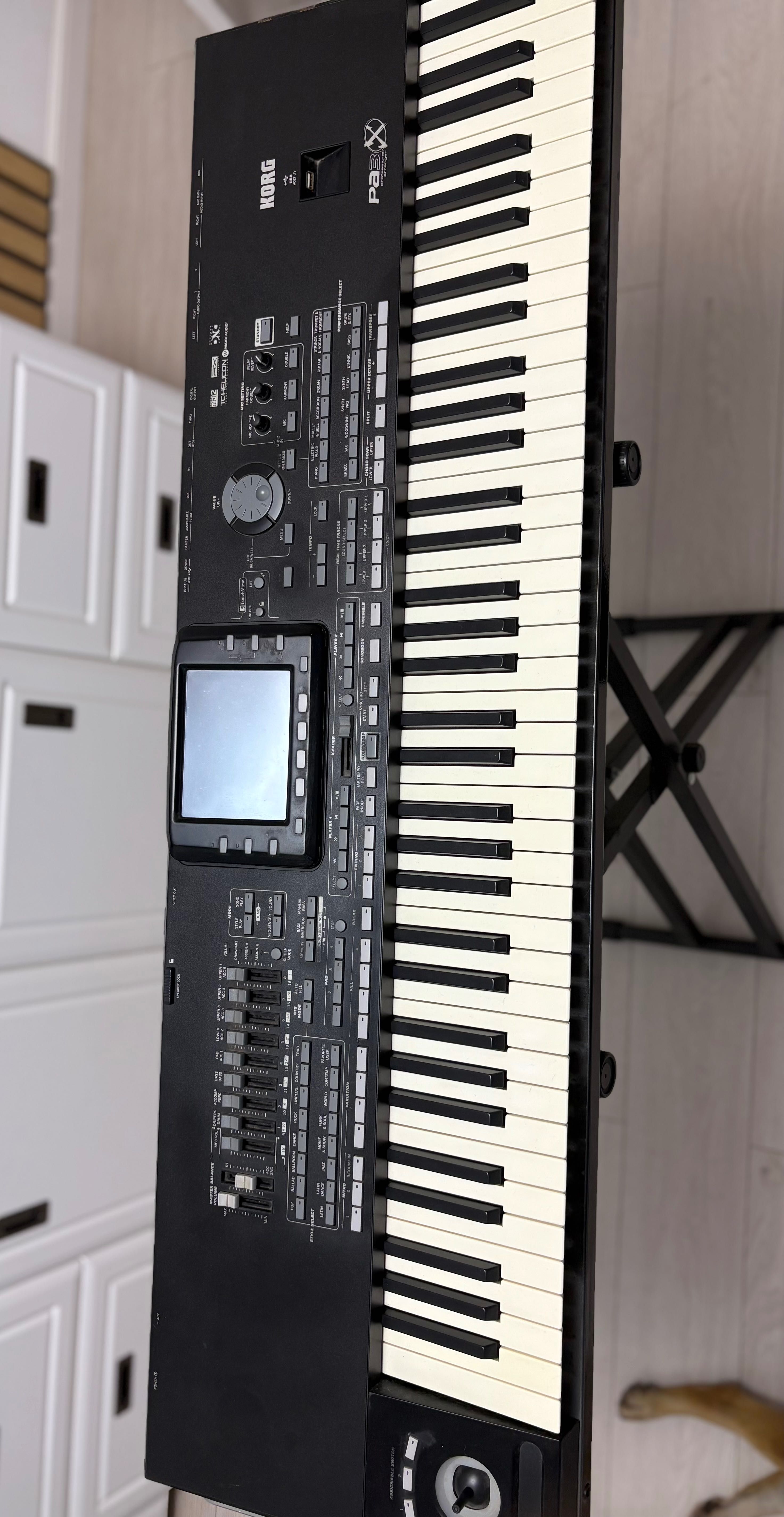Vând Clapa Korg Pa3X