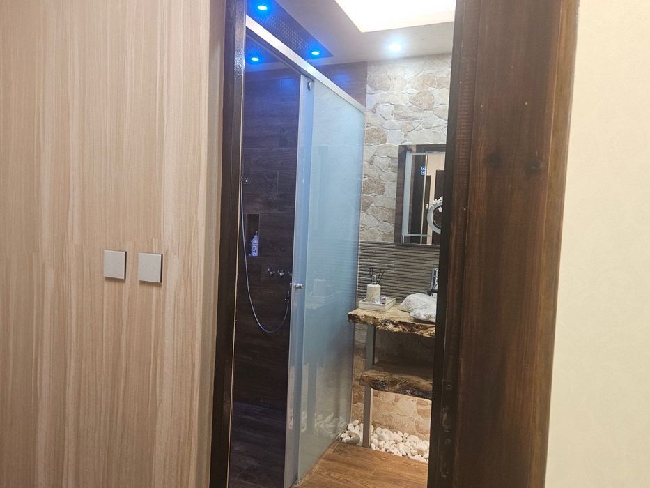 Отдавам под наем Тр-ен луксозен ап-нт в началото на Морската градина