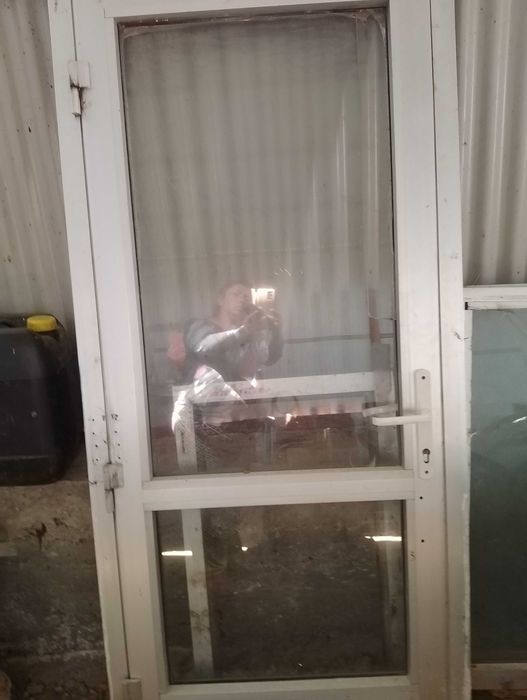 Vând ușă și geamuri