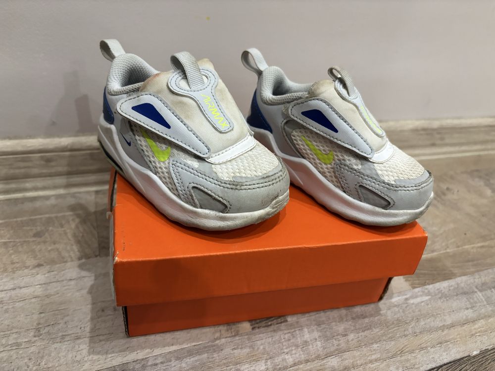 Маратонки Nike.