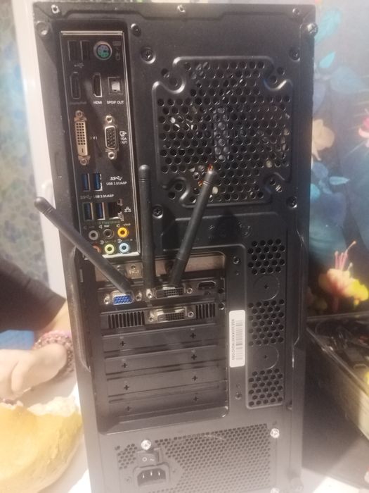 Vand un pc i5 cu hard de 1 tb 16 gb de ramii