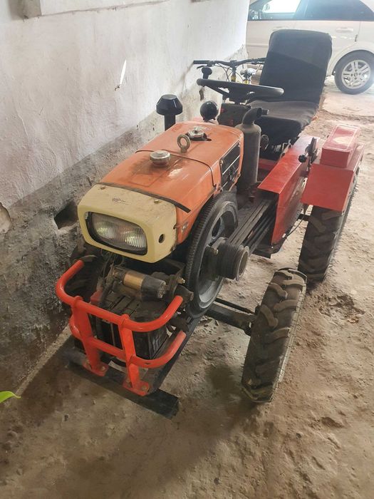 Traktor ZUBR 1105