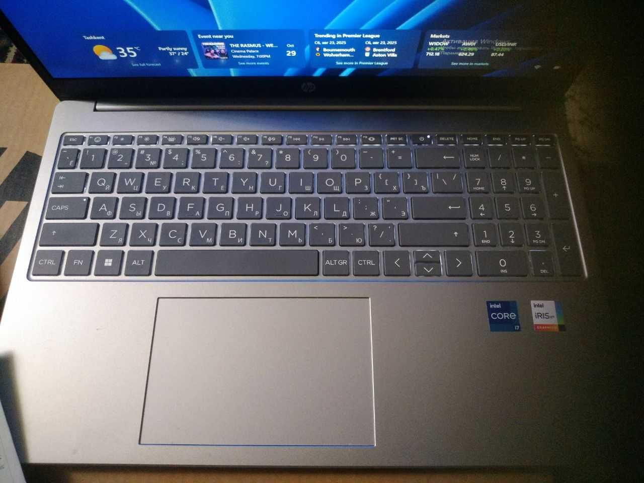 HP Laptop 15 (i7-1355U) в идеальном состоянии