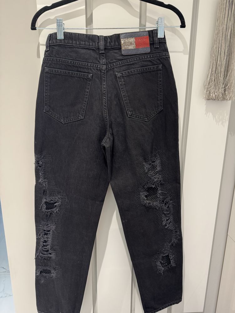 Дънки Tommy Hilfiger,