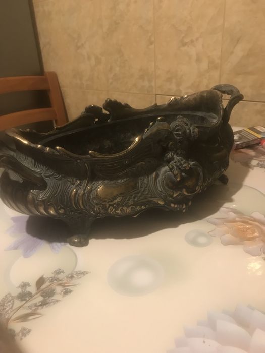 Jardiniera din bronz