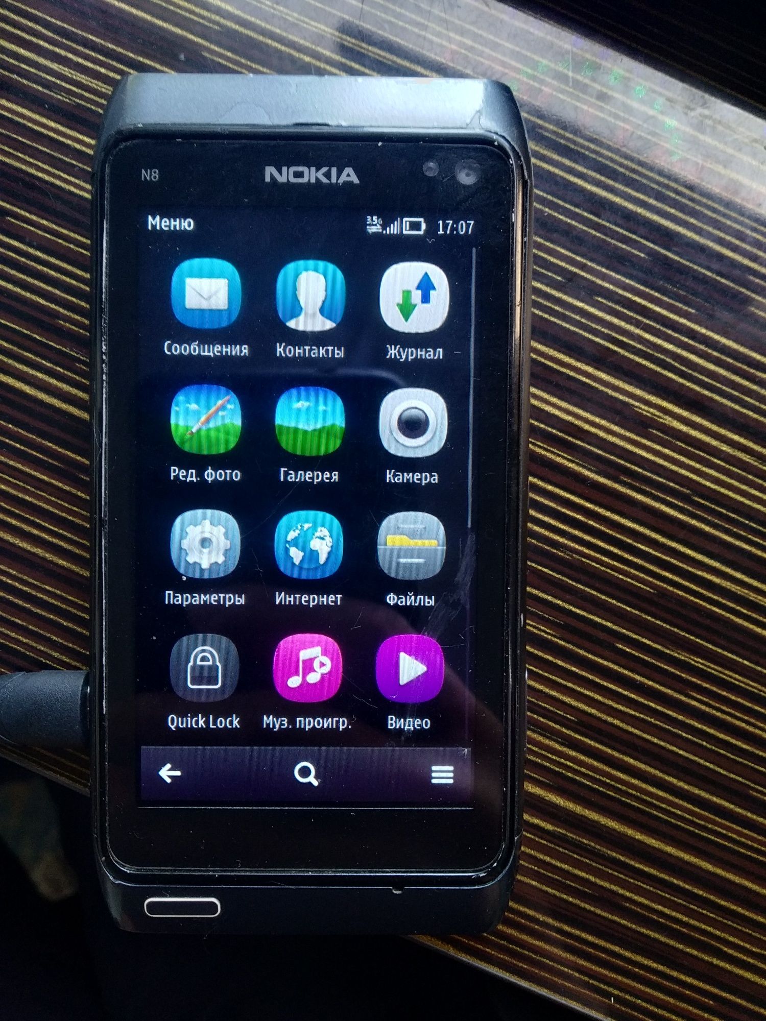 NokiaN8 telefonajoyib