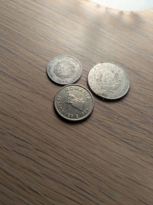 3 monede vechi: 10 lei din 1991, 3 lei din 1966, 25 bani din 1982
