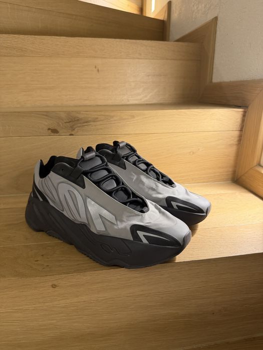 Adidas Yeezy 700 MNVN
