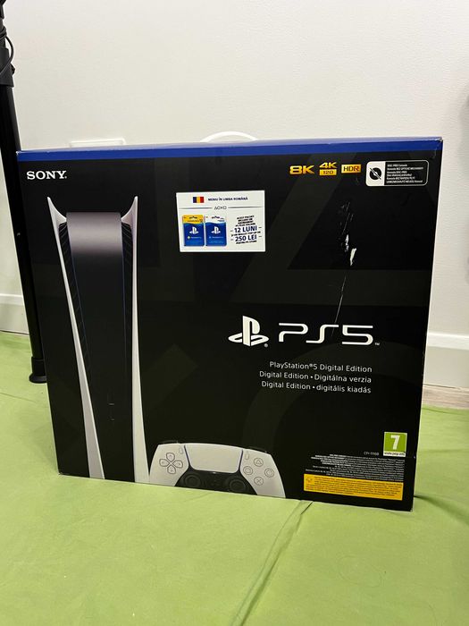 PS5 - PlayStation 5 Digital Edition 825GB + 2 manete + cutie