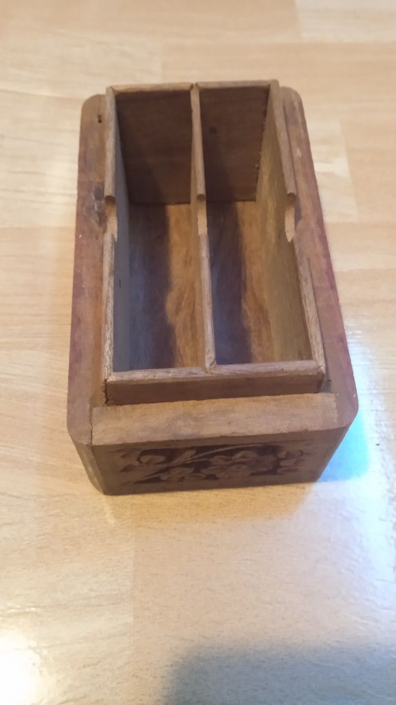 Caseta/Cutie lemn sculptata pentru carti de joc, poker