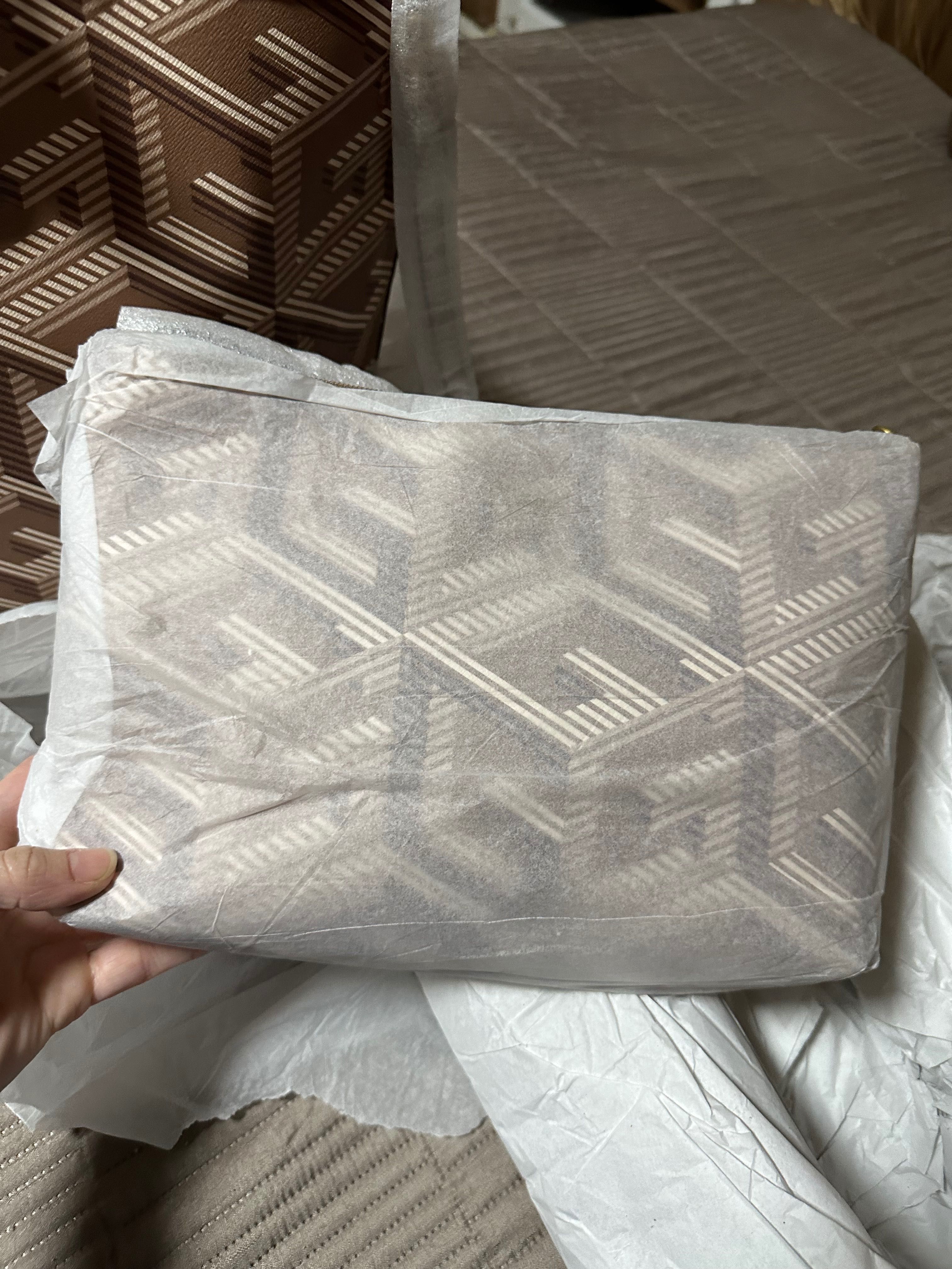 Дамска чанта Guess