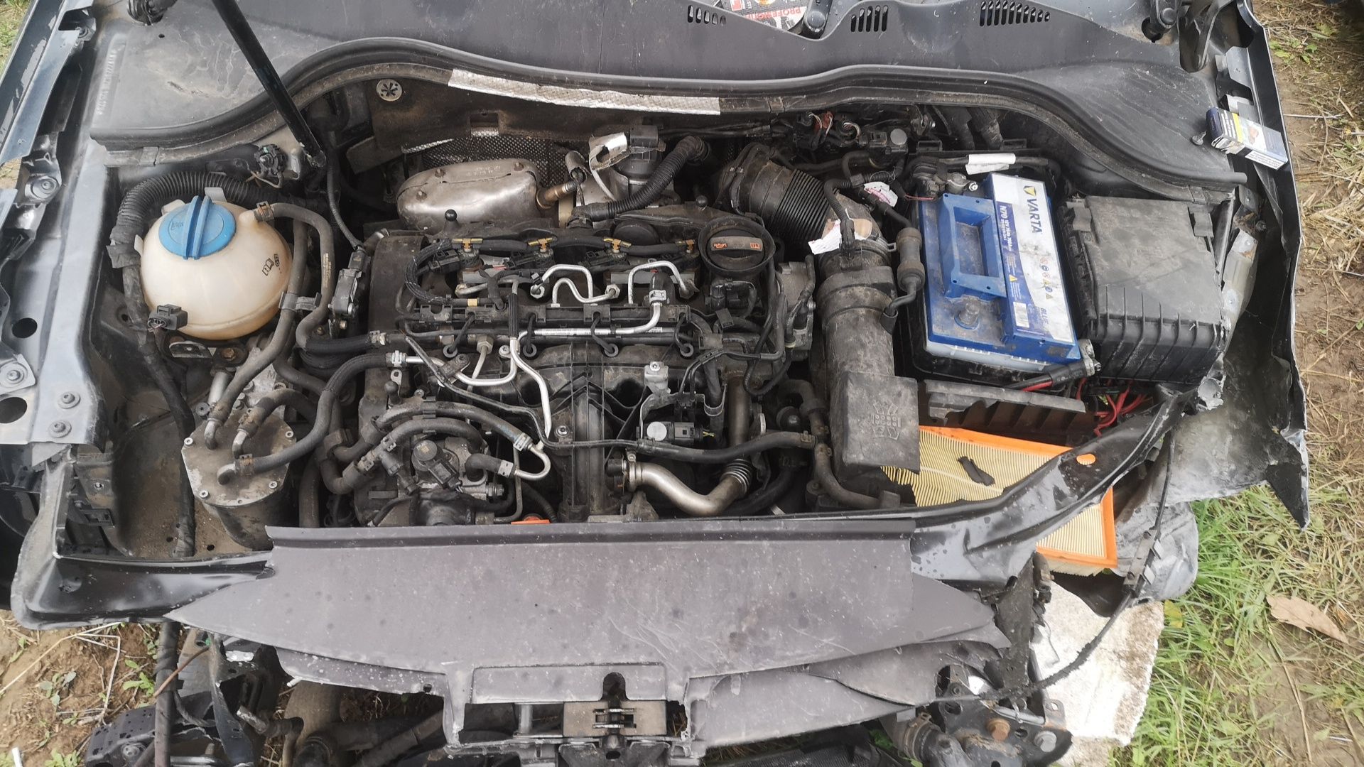 Usa dreapta spate fata capota vw Passat b7 2.0tdi cffb 140cp