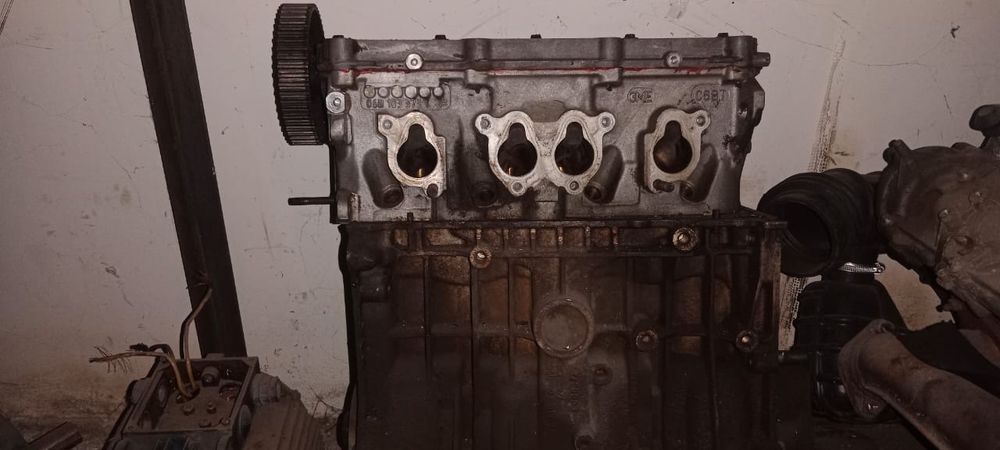 Продам двигатель по запчастям на Фольксваген 1.6