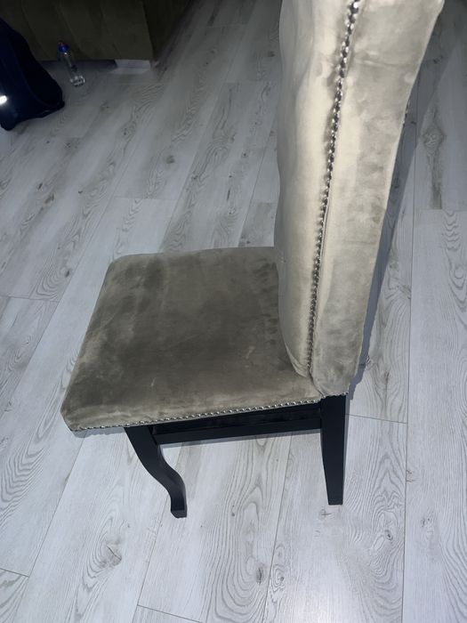 Vand 6 scaune pentru living!