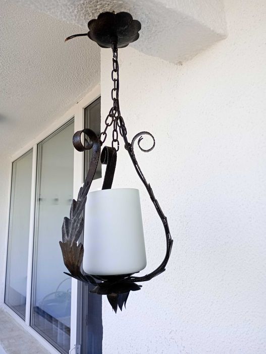 Стар полюлей еденичен от ковано желязо