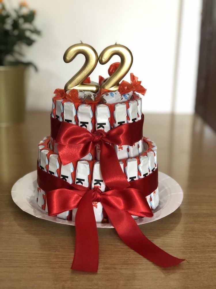 Tort din dulciuri ambalate