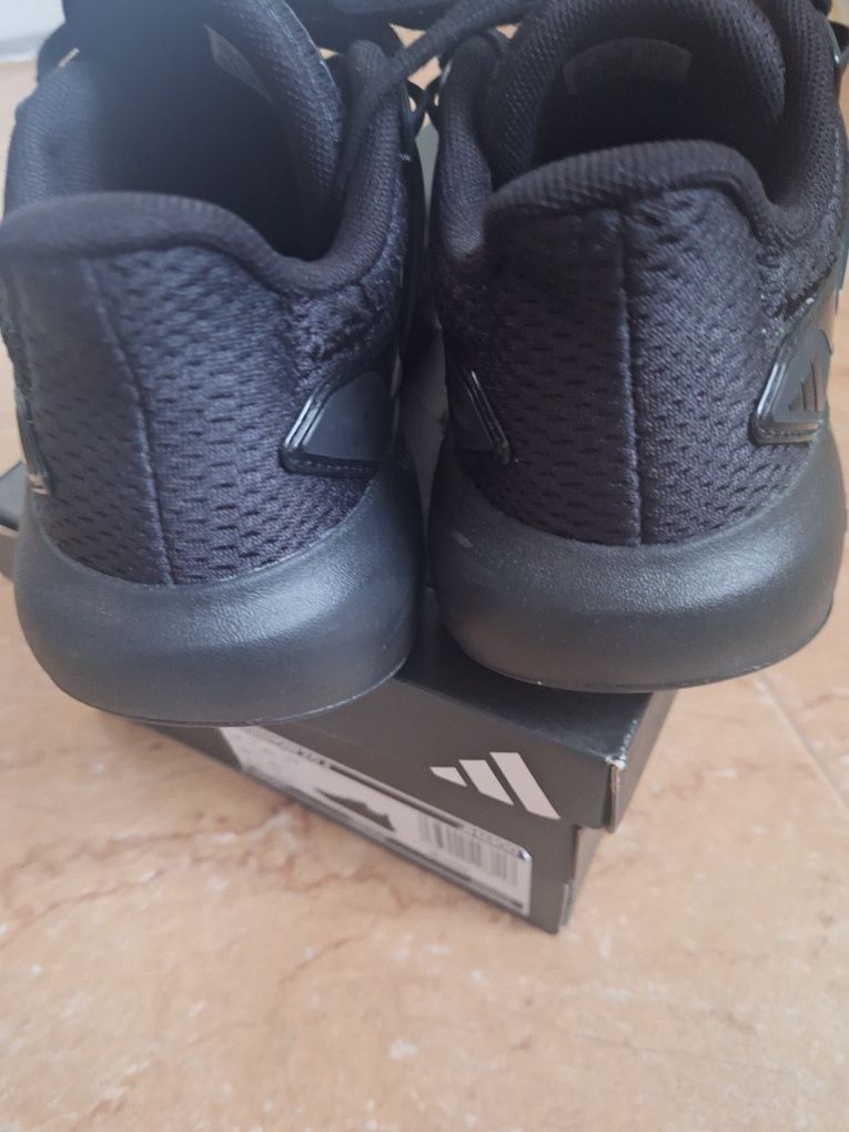 Маратонки на  Adidas за 65лв