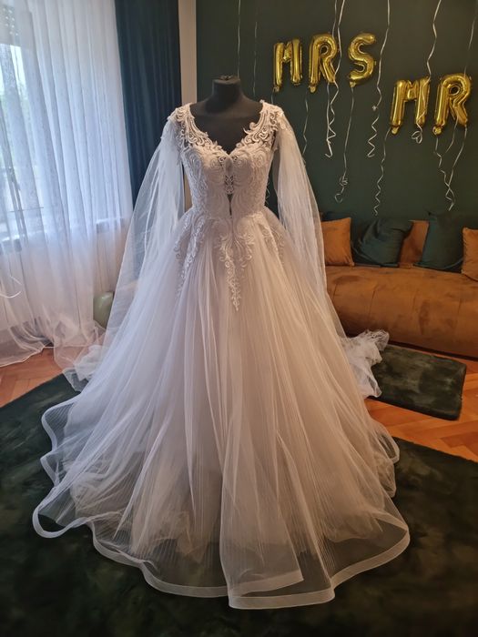 Vand rochie mireasa!