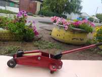 Домкрат подкатной 3 т