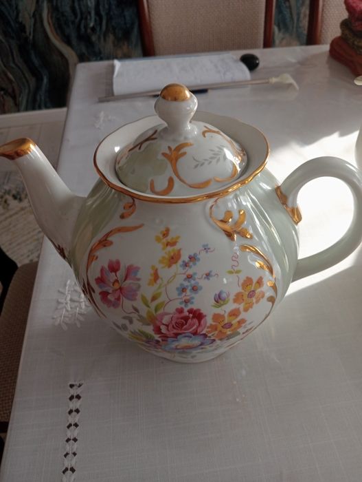 Фарфоровые чайники