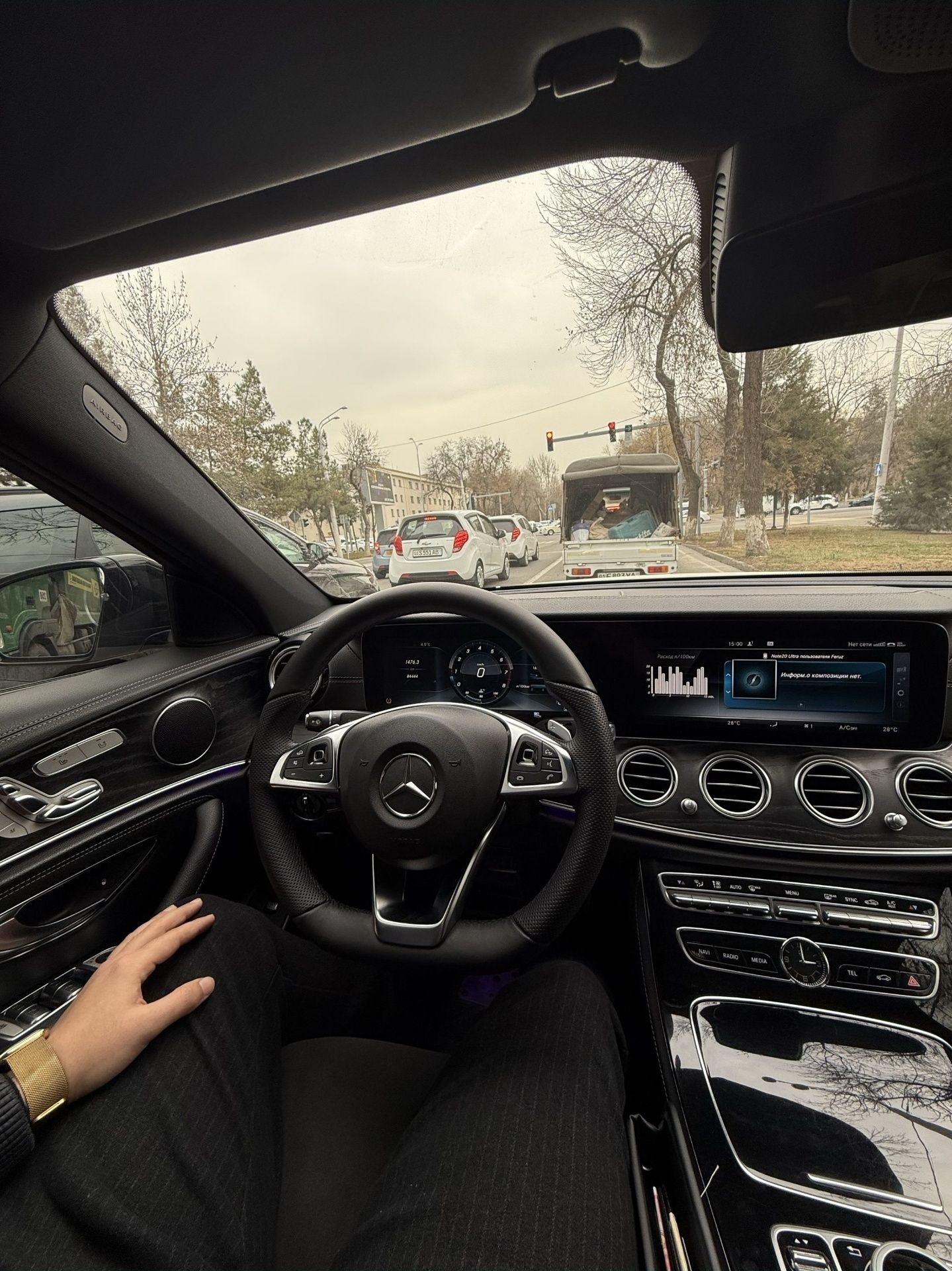 Mercedes-Benz W213 E200 Full 2018 SROCHNA SOTILADI!!