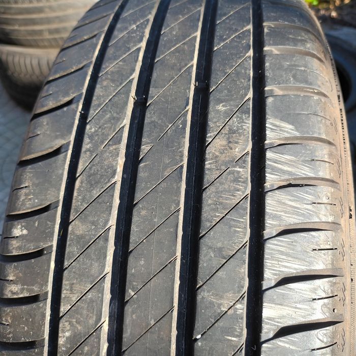 Гуми: 225/50 R18  1бр.- 195/55 R16 1бр.