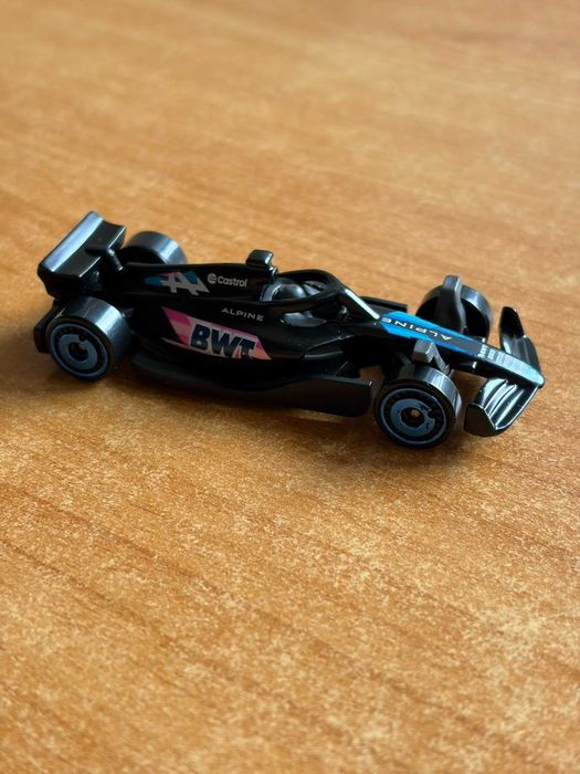 Колекционерска Формула 1 количка Alpine от HotWheels сезон 24/25