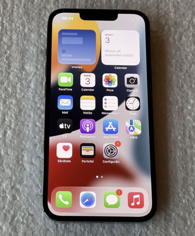 Iphone 13 pro cu cateva zgarieturi