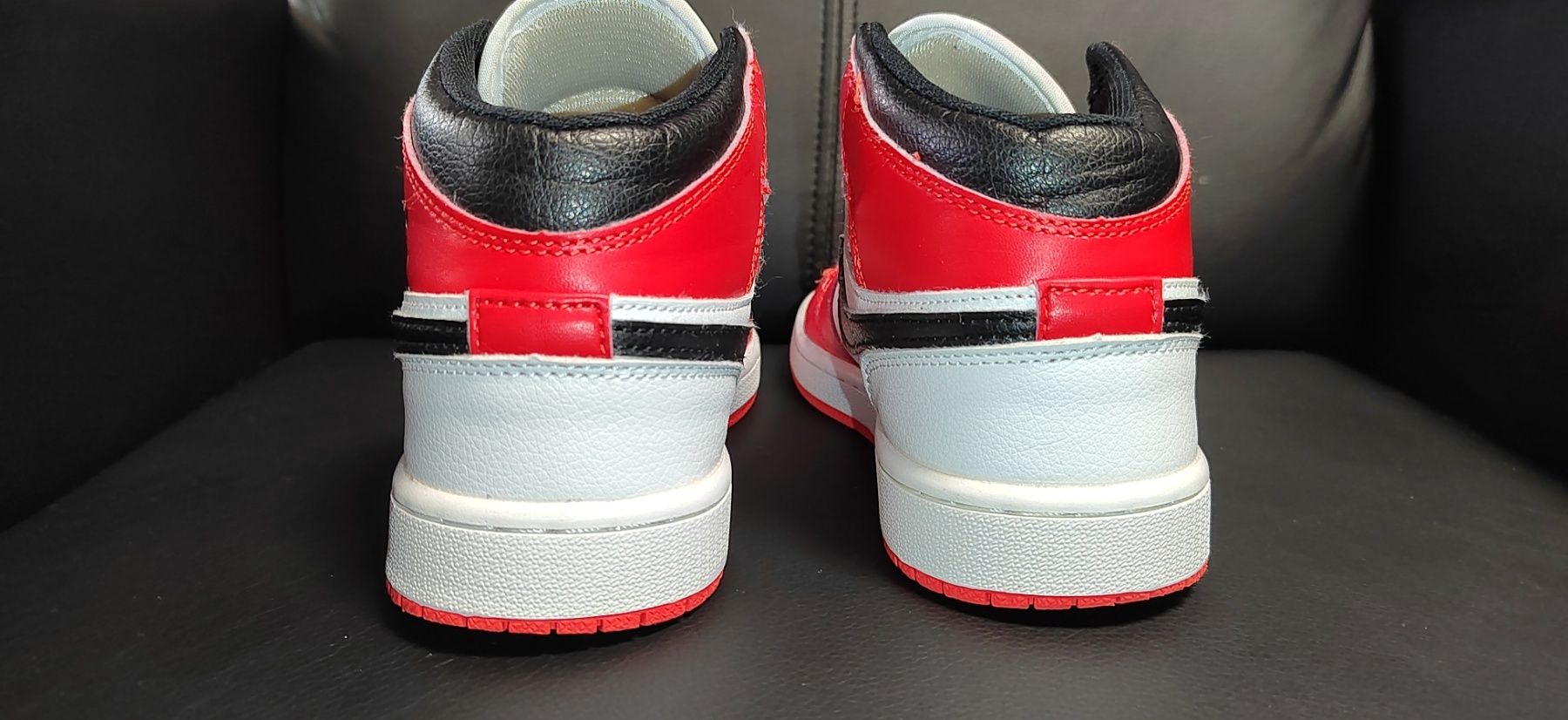 Nike Air Jordan 1 Mid Chicago , номер 37