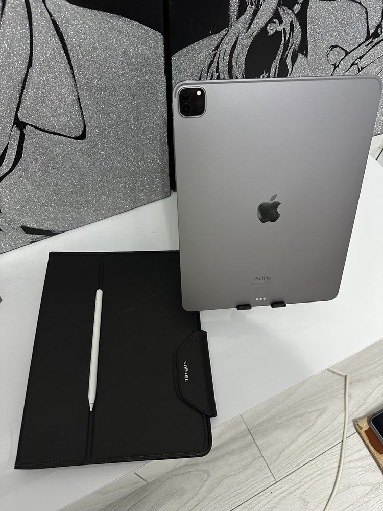 Vând iPad Pro ( 12,9-Inch) 6th gen / 256 GB /