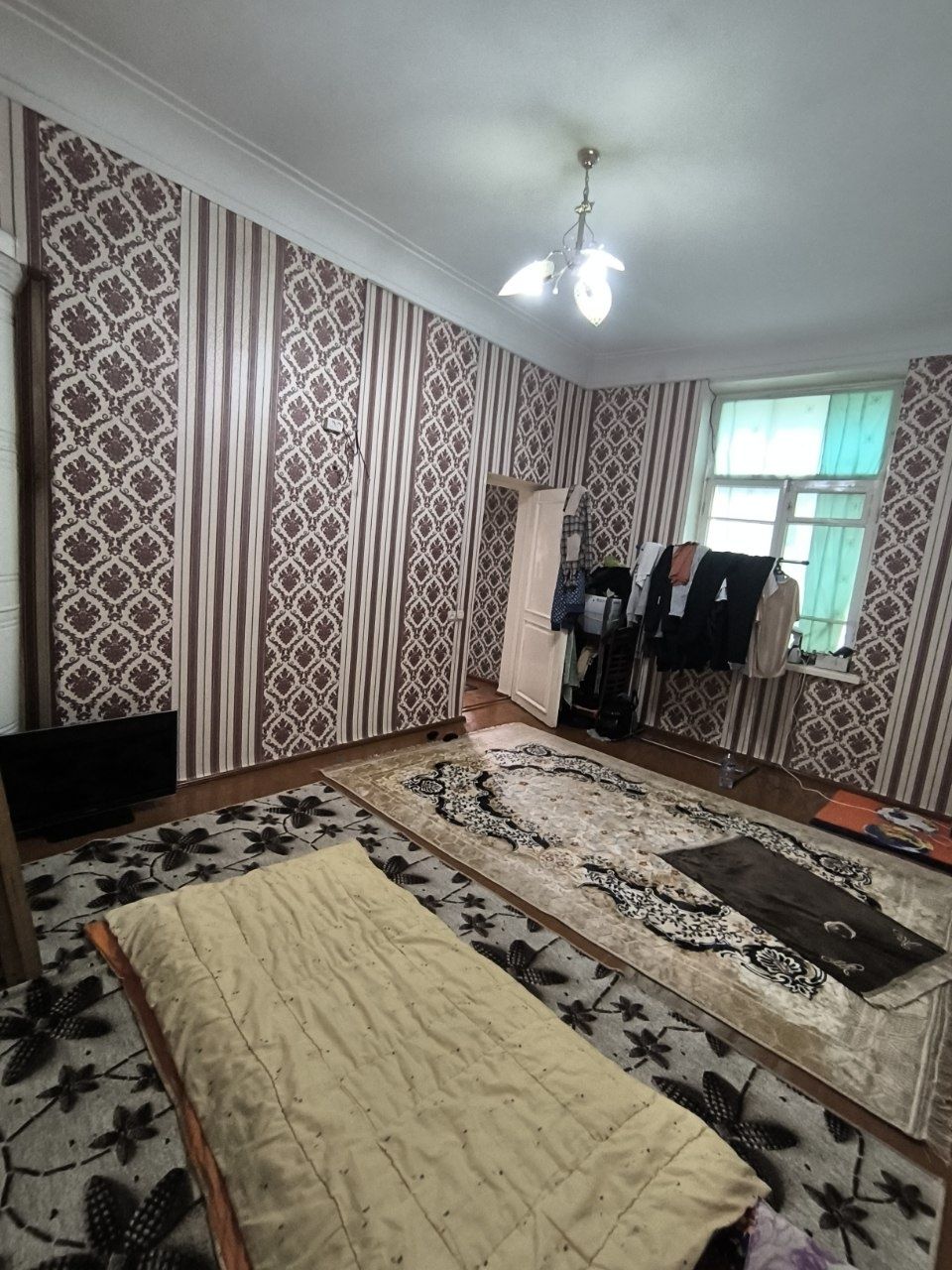 Продаётся 2 комнатная квартира в Чирчике раён центральный базар