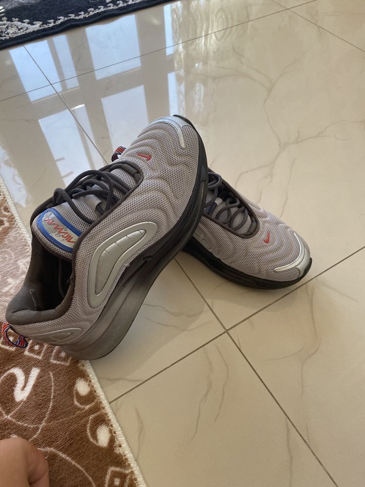 Adidași Nike air MAX 720