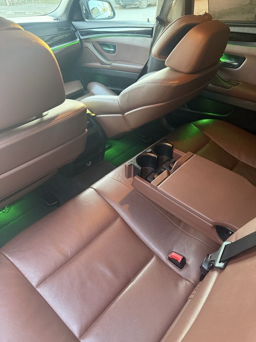 Vand  sau schimb bmw f 10 anul 2010 520 diesel