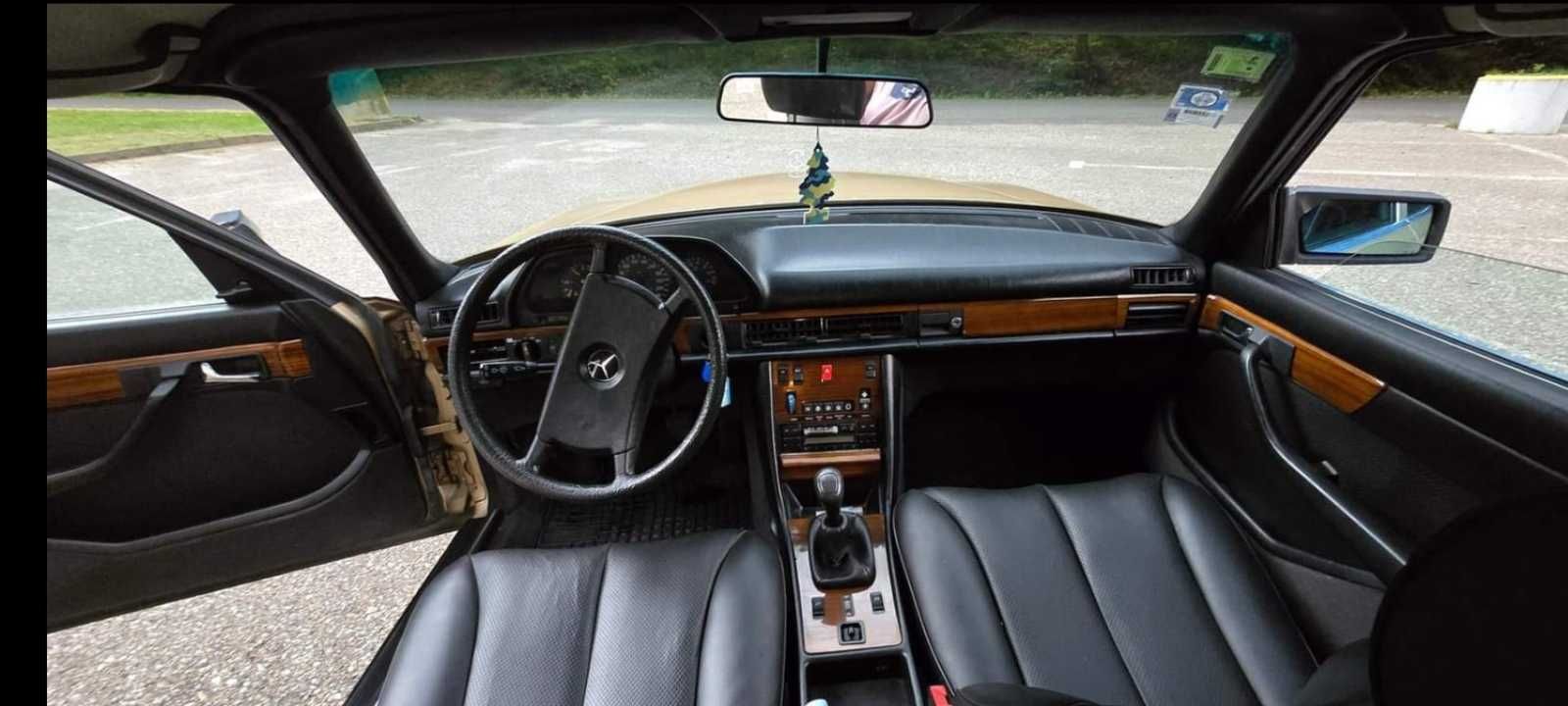 Mercedes w126 vehicul istoric
