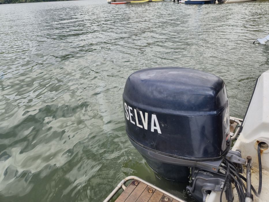 Barca semicabinata 40 cp selva