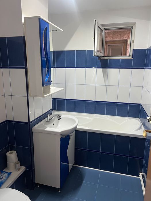 Închiriez apartament