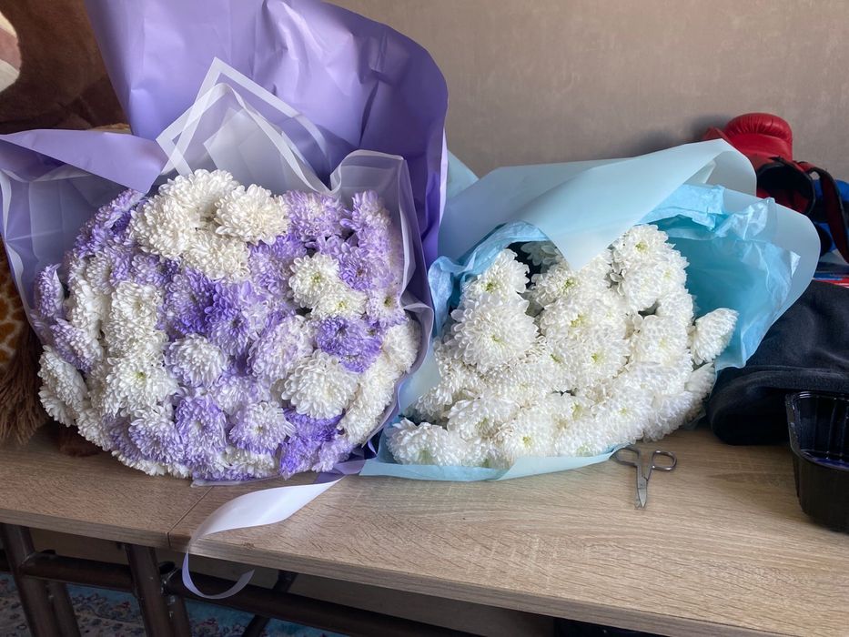 Букет из лизиантусов в шляпной коробк